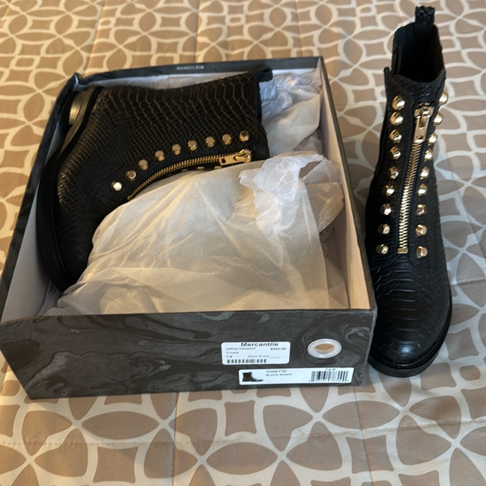 Jeffrey Campbell
Tonette
